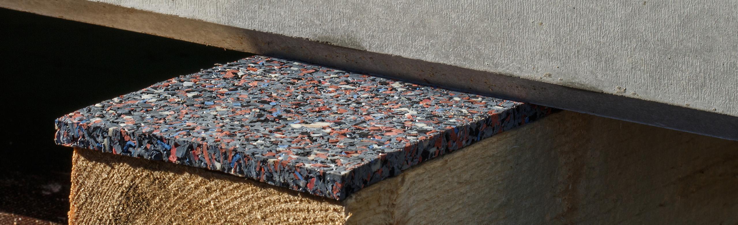 Anti-slip mat for securing medium-weight loads when used on square timber